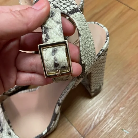 Mix No. 6 Snakeskin Heels Size 6 - Picture 7 of 9